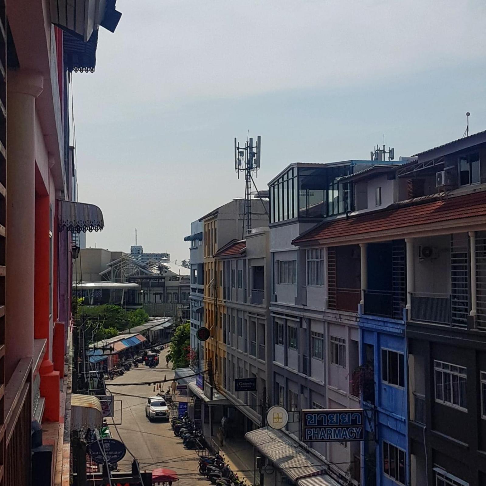 Lo Sfizio Hotel Patong Exterior photo