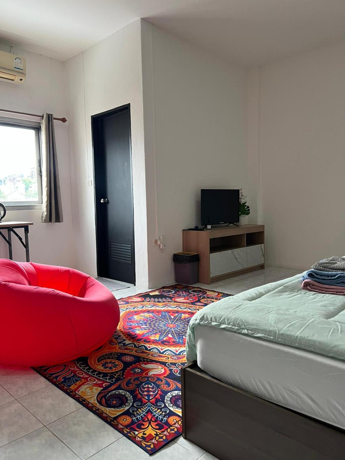 Lo Sfizio Hotel Patong Exterior photo