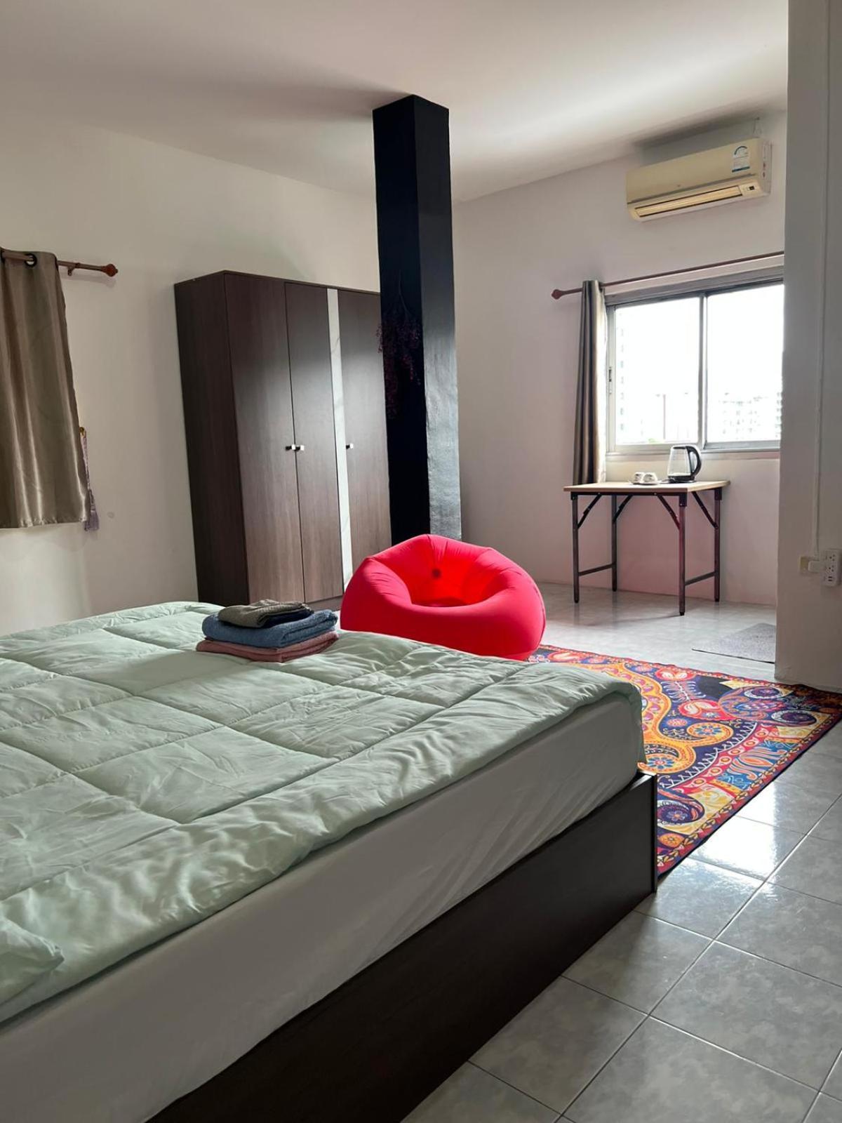 Lo Sfizio Hotel Patong Exterior photo