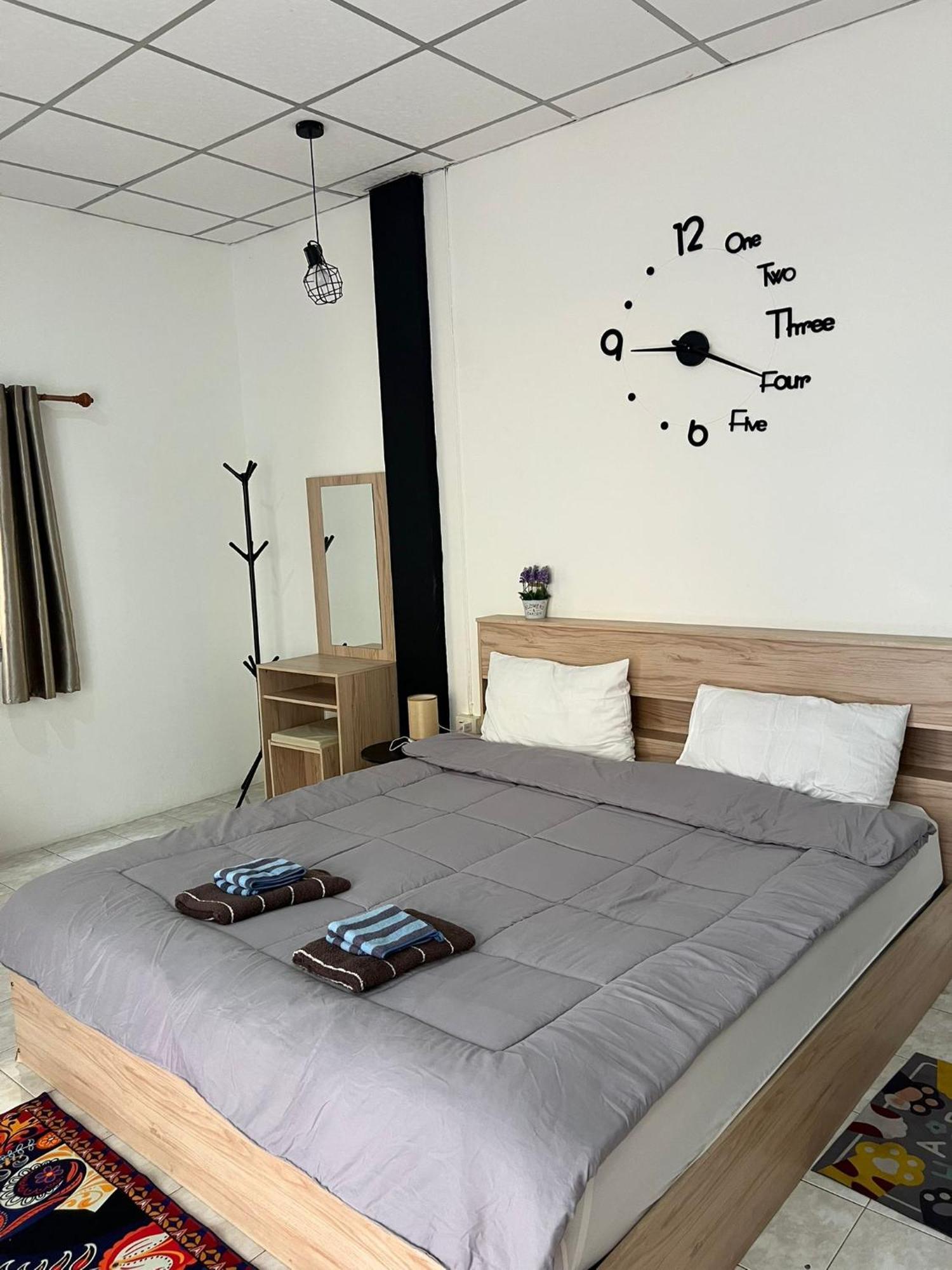 Lo Sfizio Hotel Patong Exterior photo
